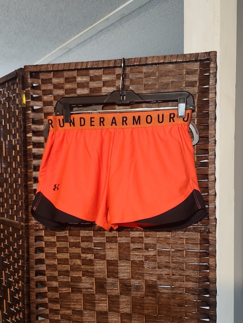 ❤️3 For 10.❤️Under Armour Women's Neon Orange Athletic Shorts with Black Trim